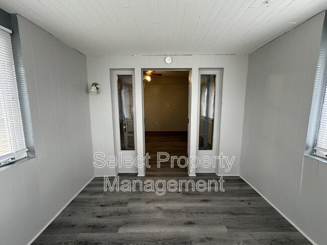 Building Photo - 940 Lincoln Ave