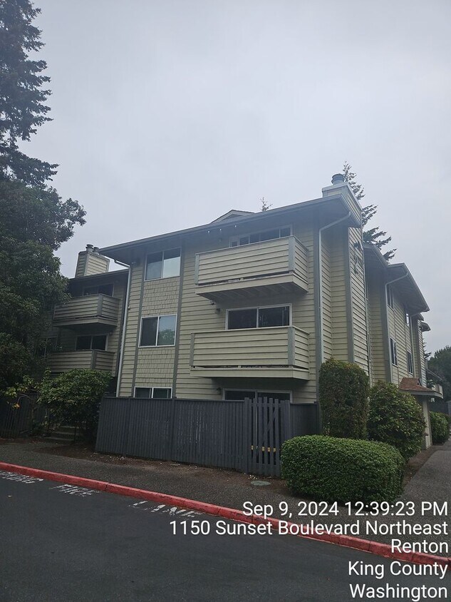 Renton Sunset Heights Condominiums - 2 bedroom 1 bathroom lower floor unit - Water, Sewer & Garba... - Renton Sunset Heights Condominiums - 2 bedroom 1 bathroom lower floor unit - Water, Sewer & Garba...