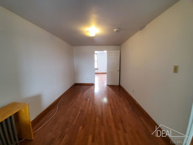 Building Photo - 1.5 bedroom in manhattan NY 11215