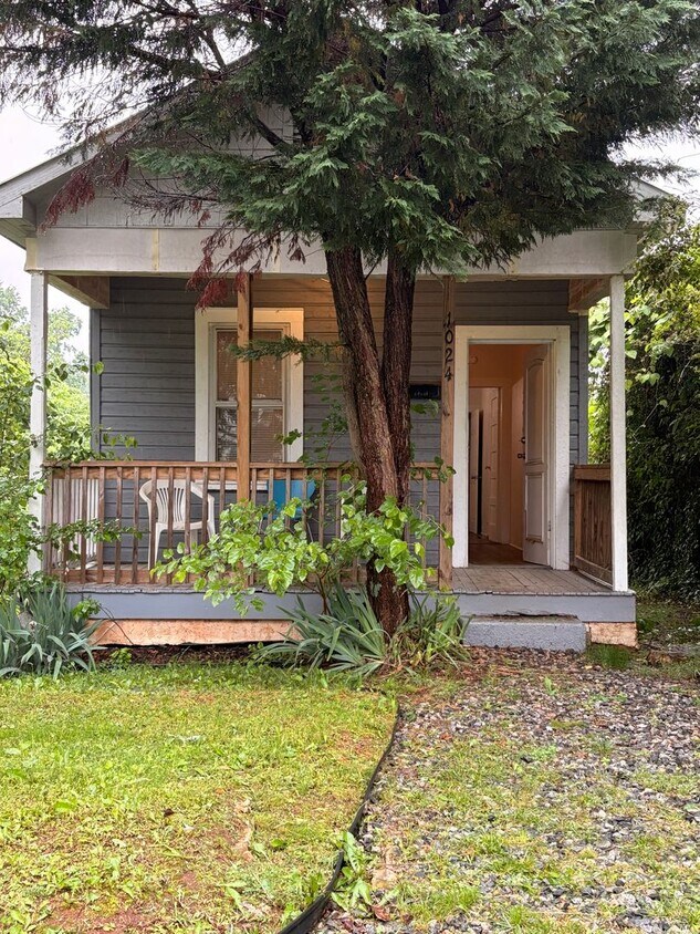 Primary Photo - Cozy 1-Bedroom Home Available Now in Winst...