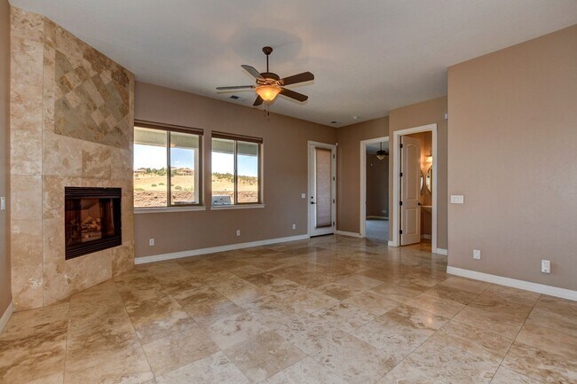 Foto del edificio - This beautiful home has 3 large suites!