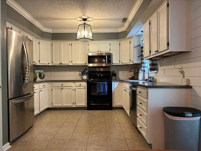 Building Photo - 2501 Water Run Ct