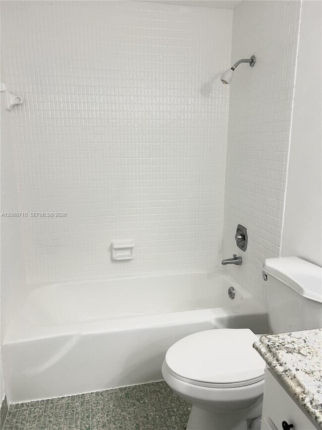 Foto del edificio - 4400 Hillcrest Dr