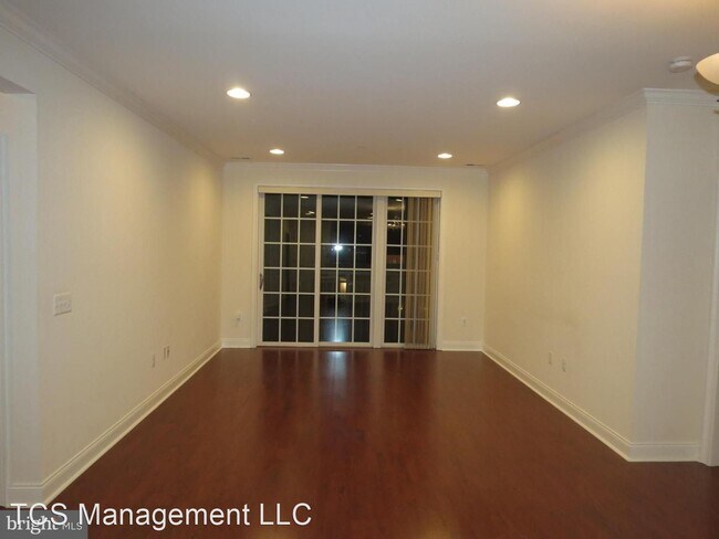 Building Photo - 2 br, 2 bath House - 600 Commodore Ct #2620