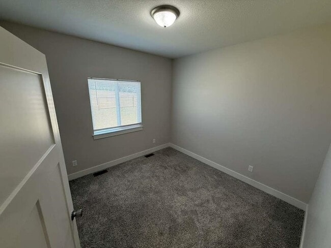 Building Photo - 5138 N Toben Dr