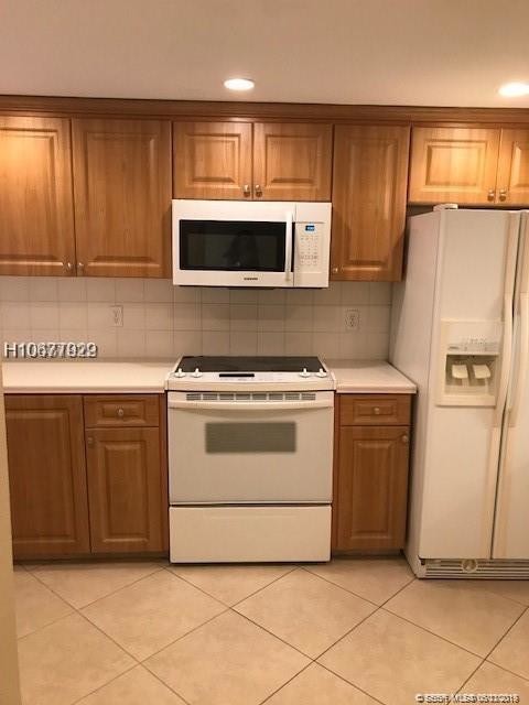 Building Photo - 681 S Hollybrook Dr
