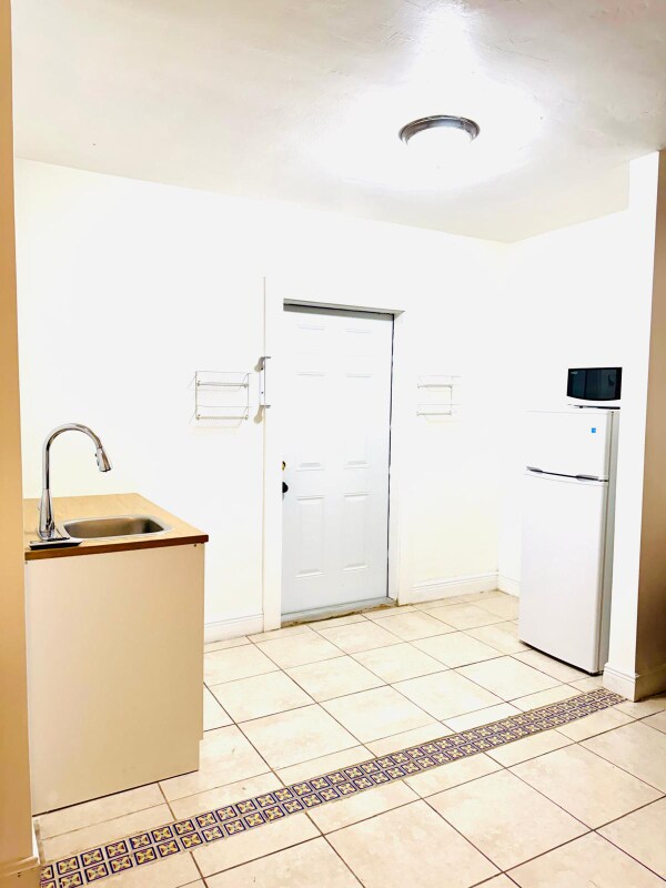 Building Photo - 201 SE 2nd Ct