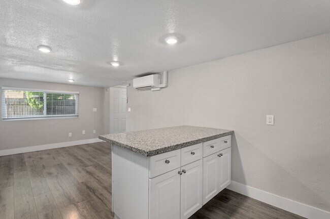 Foto del edificio - 2 br, 1 bath House - 4202 51st Street, Lower