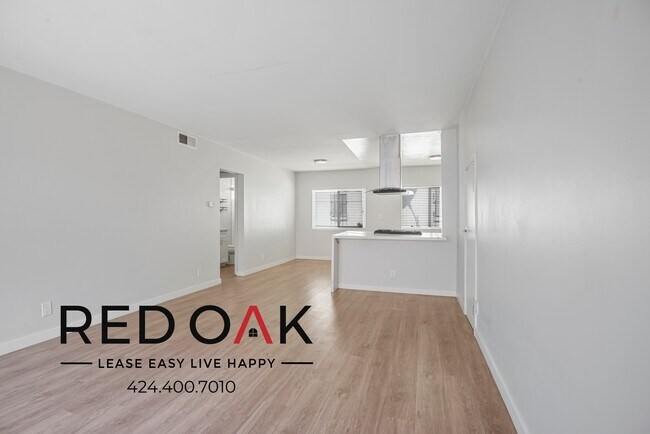 Foto del edificio - ~1 Month Free~ Incredible Ground Floor Thr...