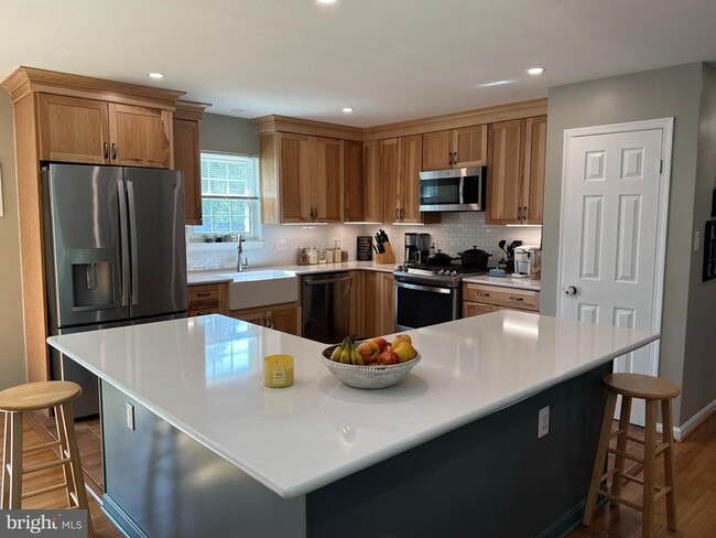 Building Photo - 7209 Popkins Farm Rd