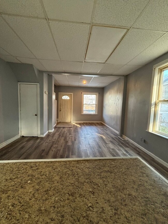 Building Photo - 2 Bedroom 1 Bath (Duplex)