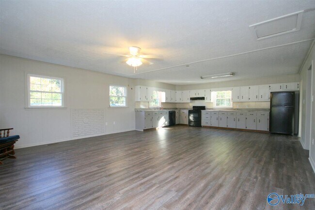 Foto del edificio - 8848 Sims Rd