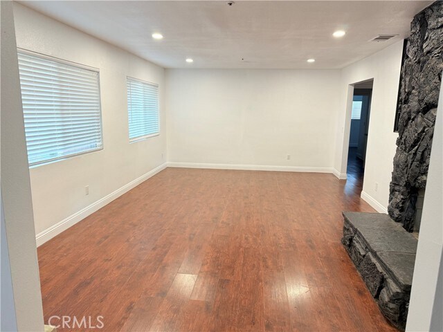 Building Photo - 1034 Avocado Ave