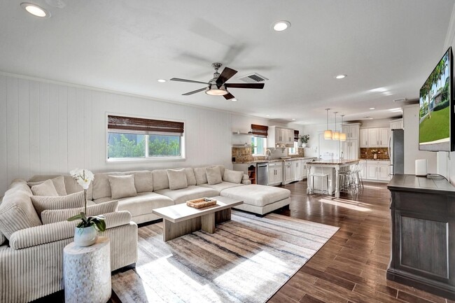 Photo - 10 Minnetonka Rd (Sea Ranch Lakes, FL) House