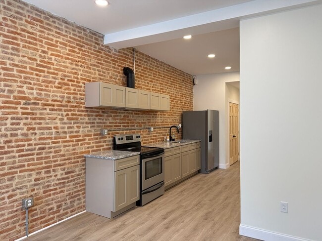 Building Photo - 463 S Prince St