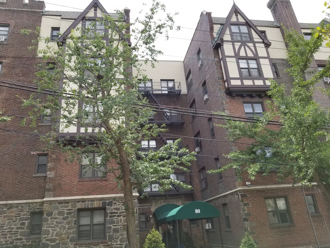 Primary Photo - 80 W Grand St