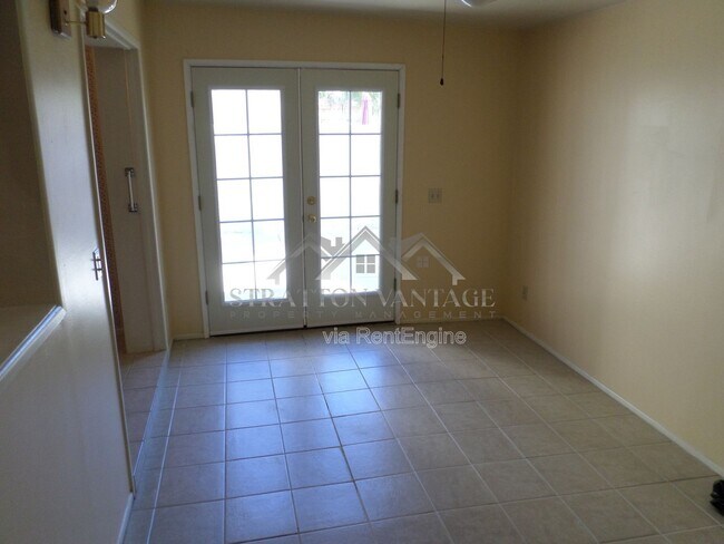 Building Photo - 4933 W Evans Dr