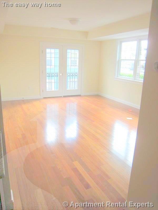 Building Photo - 43-45 Pitman St Unit #202