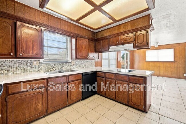 Foto del edificio - 700 NE 81st St