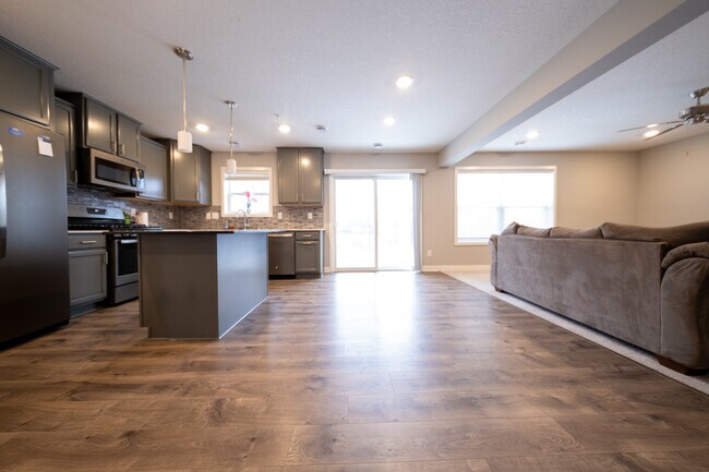 Building Photo - 5663 Cattail Ct NE