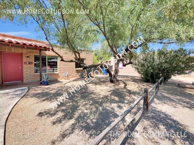 Building Photo - 1727 E Adelaide Dr
