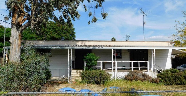 Building Photo - 449 Altura Dr
