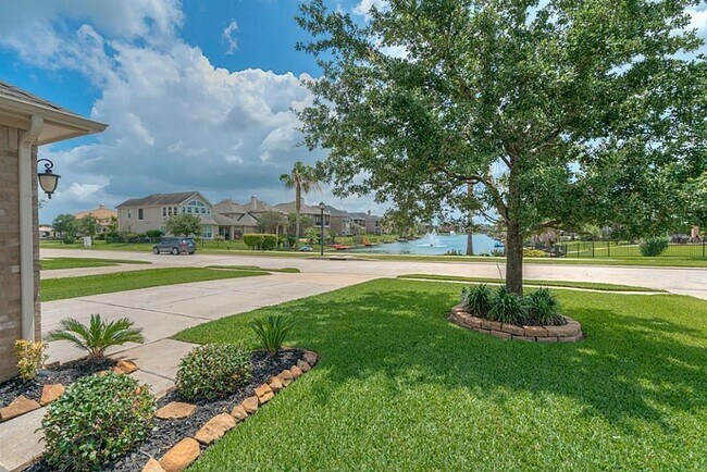 Foto del edificio - 14931 Opera House Row Dr