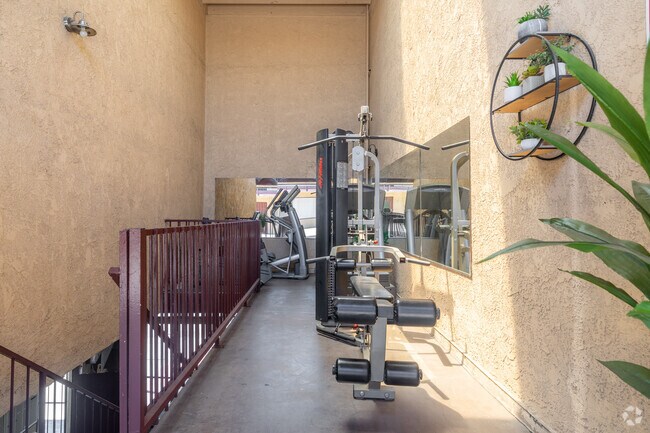 Gimnasia - Hawthorne Chateau Apartments