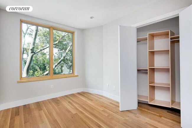 Foto del edificio - 218 Frost St