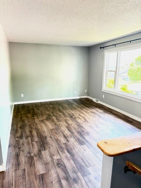 Sala de estar - 706 Alicia Ct