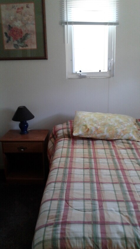 Foto del edificio - 2408 E 12th St