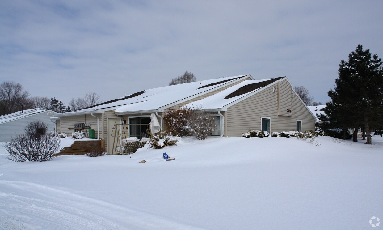 Building Photo - Rainbow Homes Non-Profit Housing
