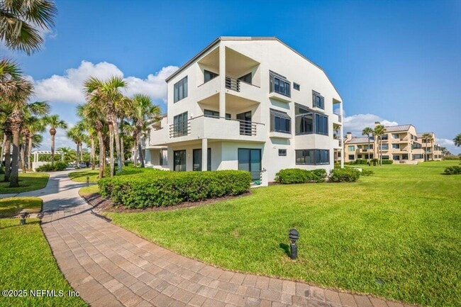 Building Photo - 739 Spinnakers Reach Dr
