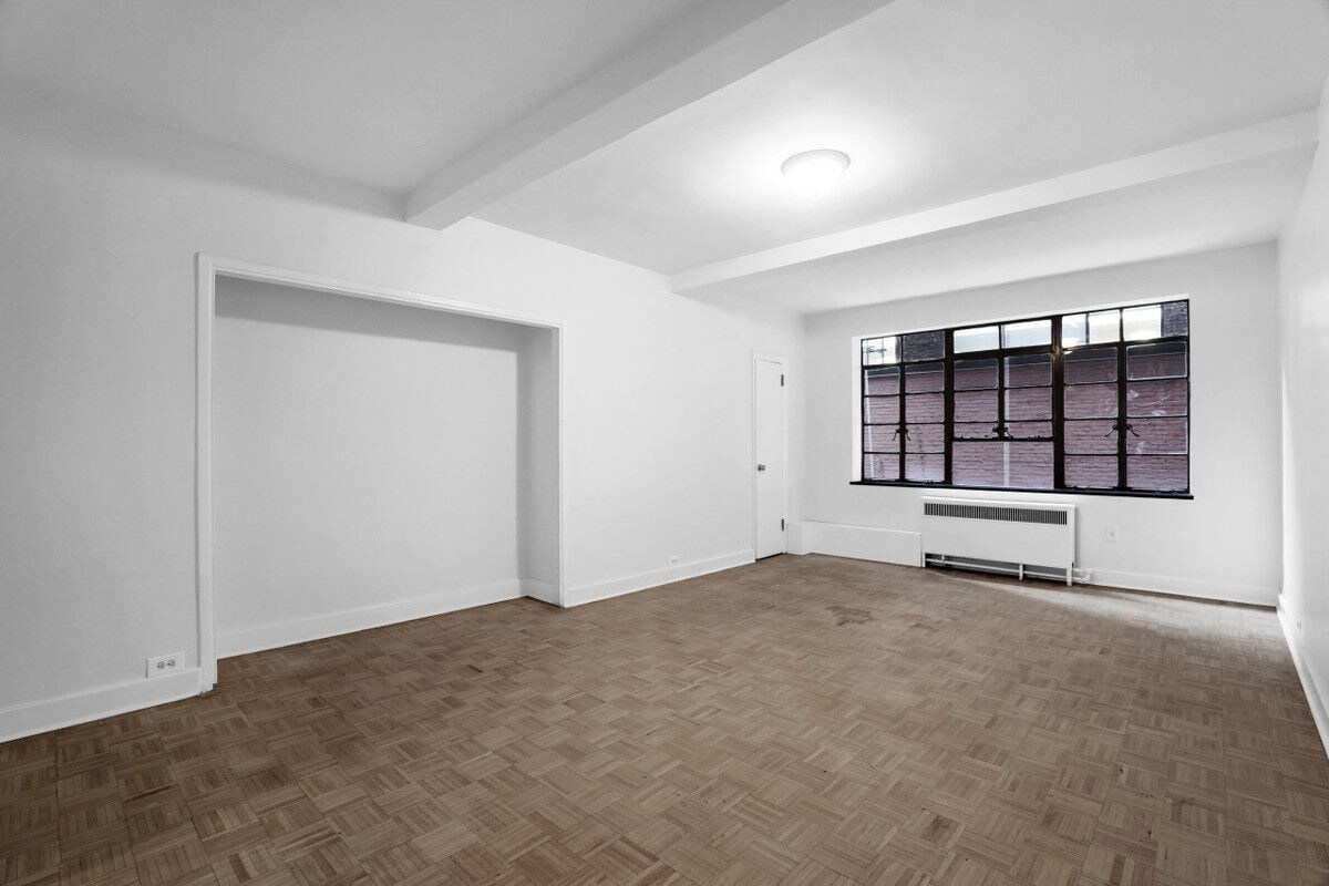 Primary Photo - 307 E 44th St