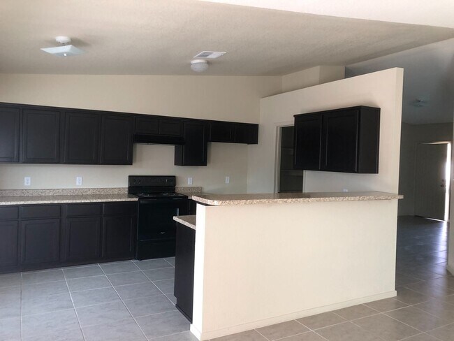 Building Photo - Beautiful Home in Saguaro!