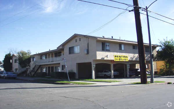 Building Photo - 492 Walnut Ave