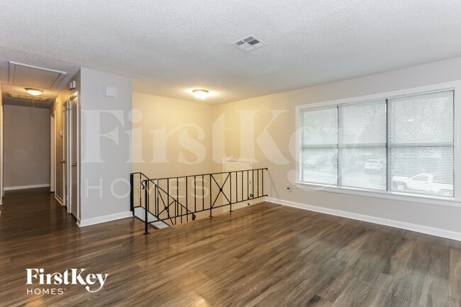 Building Photo - 917 Montclair Dr