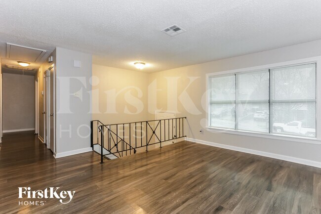 Foto del edificio - 917 Montclair Dr