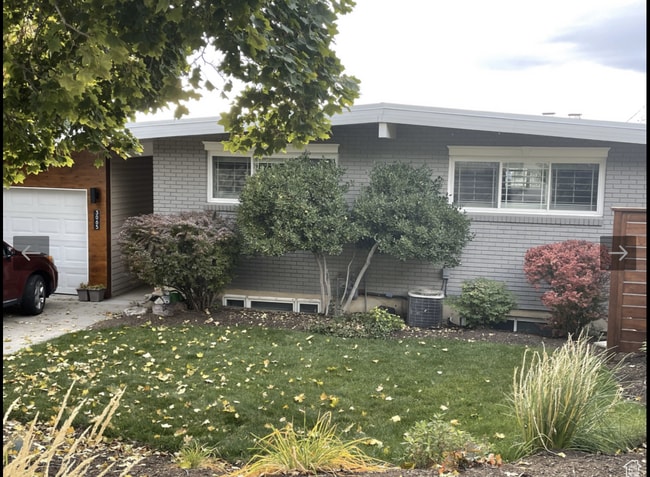 Building Photo - 3065 Bannock Dr