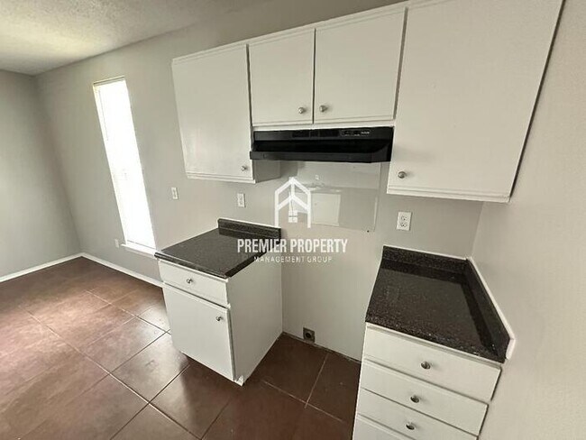 Building Photo - 5656 Ballenmoor Dr