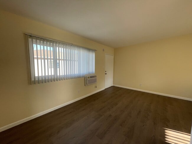 Building Photo - 14207 Sylvan St