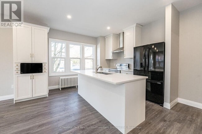 Building Photo - 304 Frederick St