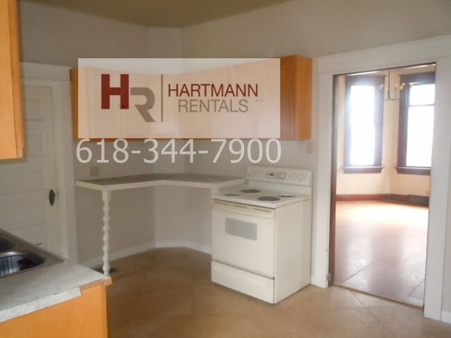 Building Photo - Two Bedroom Home with 2 Baths, Bonus Room and Washer/Dryer Hookups!