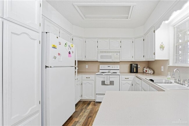 Building Photo - 12 Pisces St