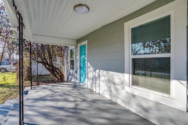 Foto del edificio - Newly Remodeled 3 Bed- 1 Bath, Minutes fro...