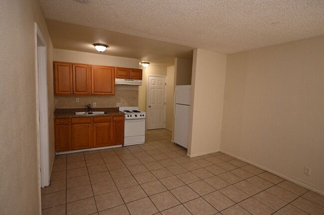 Building Photo - 1 bedroom apartment -$800 -No pets -upstai...