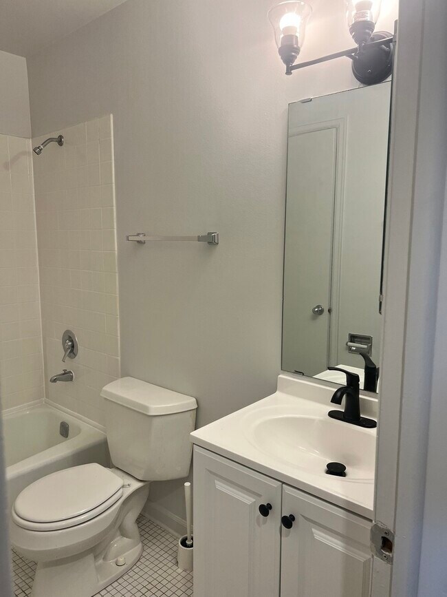 Foto del edificio - 5601 Carriage Way Dr
