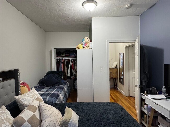 Building Photo - 139 London St