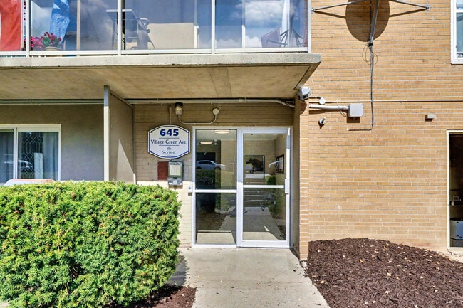 Building Photo - Park Place on Village Green Apartments