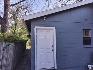 Building Photo - 1118 Santa Anna